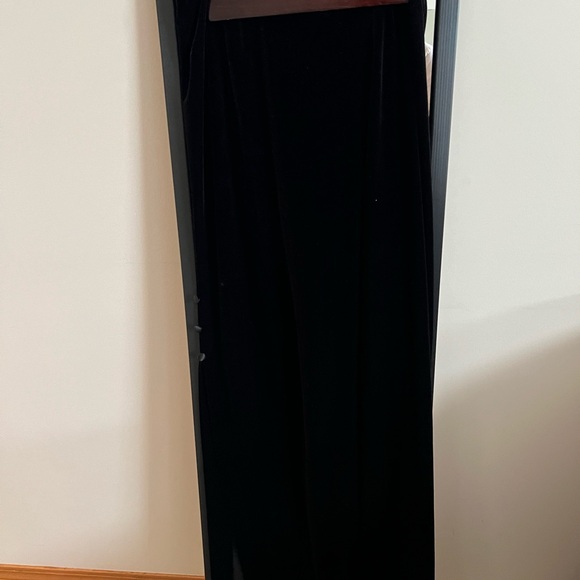 Black Maxi  skirt - Picture 3 of 3